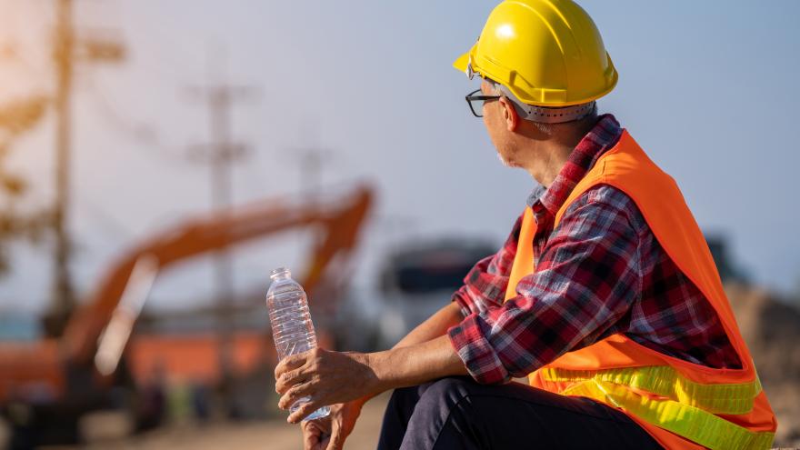 Texto Alternativo: La Comunidad de Madrid informa a 700 empresas del sector de la construcción sobre los riesgos laborales de la exposición al calor