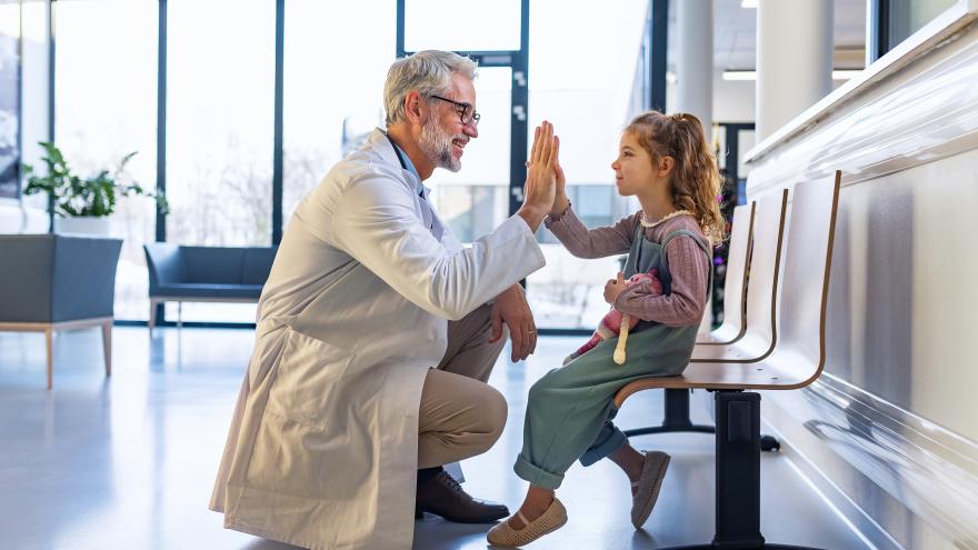 Texto Alternativo: La Comunidad de Madrid ha atendido a casi 200 pacientes en la Unidad de Hospitalización Psiquiátrica a Domicilio del Hospital público Infantil Niño Jesus