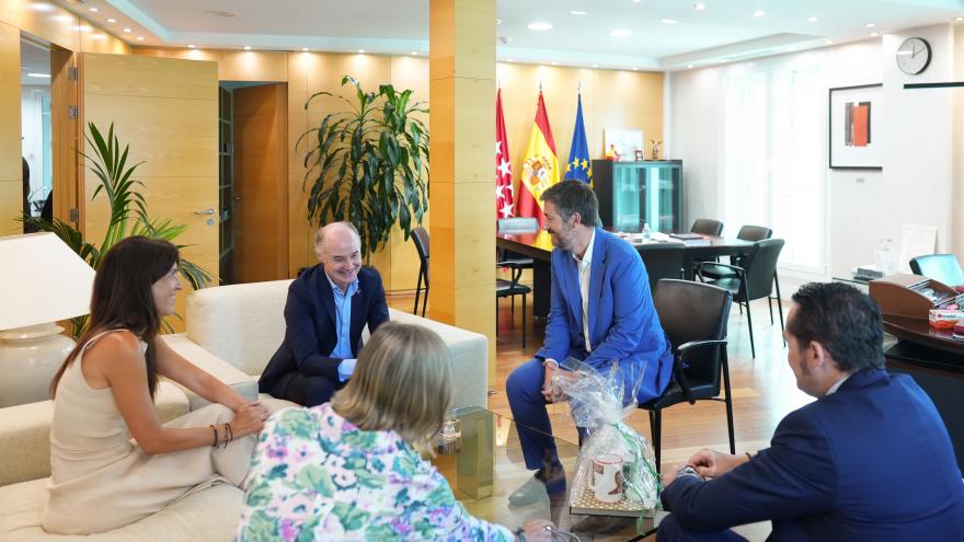 Texto Alternativo: La Comunidad de Madrid firma un convenio con el Colegio regional de la Psicología para reforzar la emisión de informes en órganos judiciales