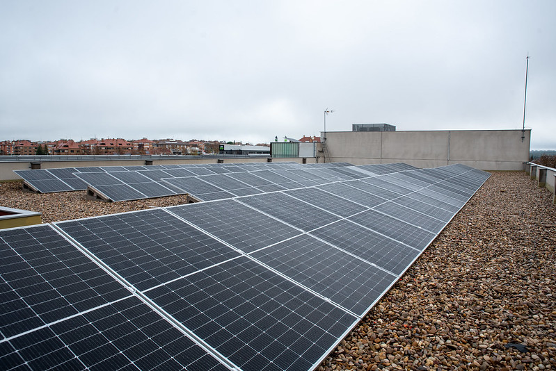 Texto Alternativo: Casi el 15 % de las viviendas de Boadilla tiene instaladas placas fotovoltaicas