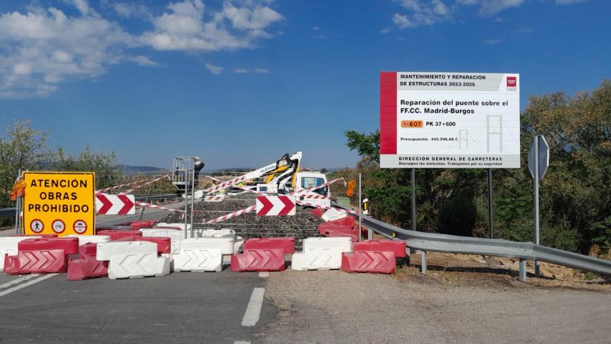 Texto Alternativo: La Comunidad de Madrid reabre mañana al tráfico el tramo de la carretera M-607 en Colmenar Viejo tras rehabilitar el puente sobre el ferrocarril