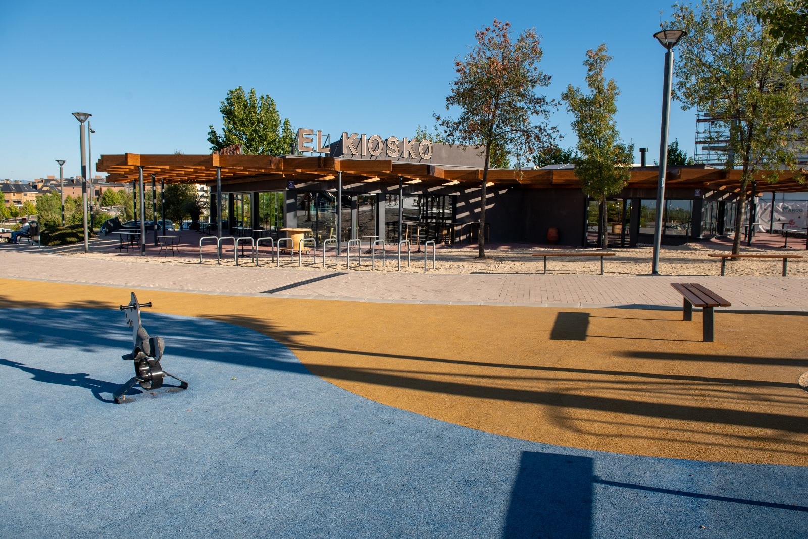 Texto Alternativo: Inaugurado El Kiosko del parque Miguel Ángel Blanco, en Valenoso