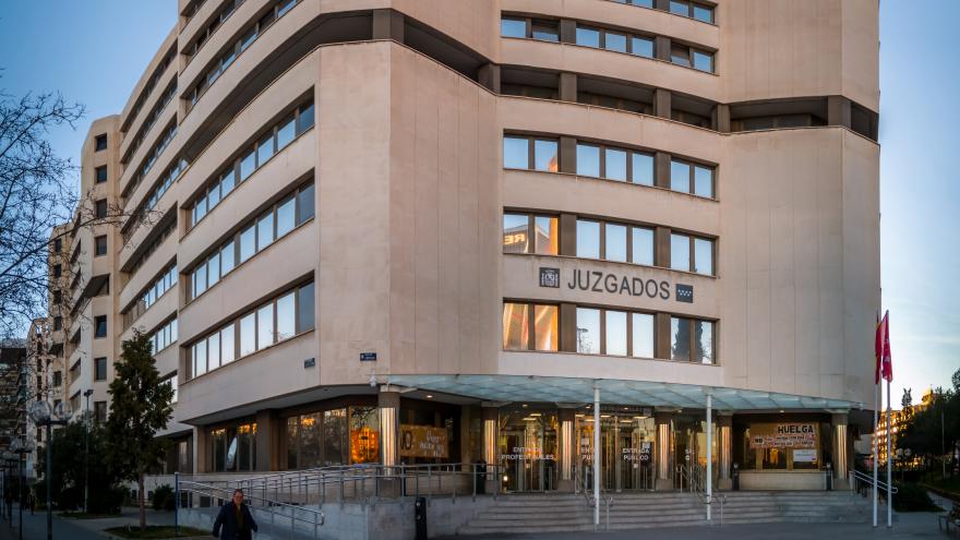 Texto Alternativo: Díaz Ayuso anuncia la creación del Distrito Administrativo y de Atención al Ciudadano en los juzgados de Plaza de Castilla