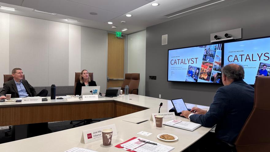 Texto Alternativo: La Comunidad de Madrid fortalece la colaboración internacional con la universidad de Stanford en innovación y emprendimiento