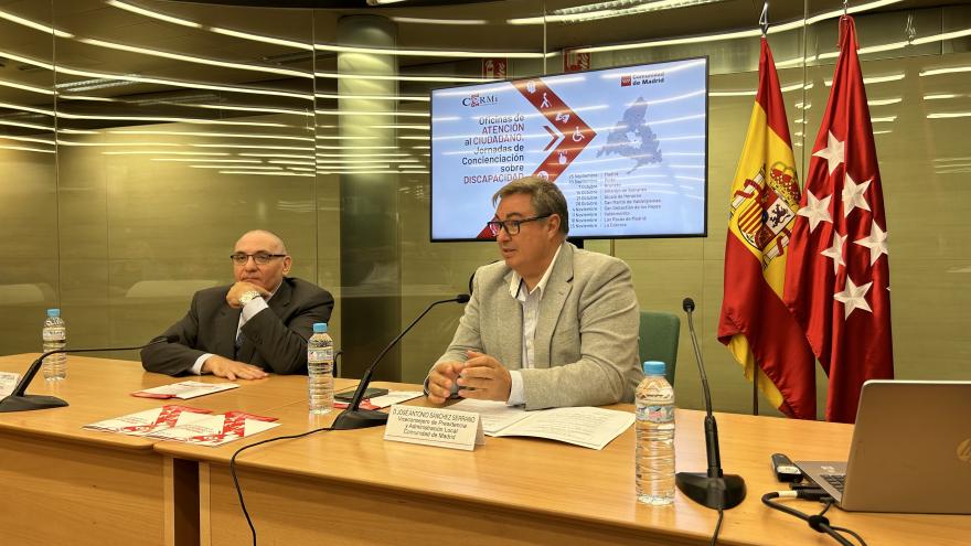 Texto Alternativo: La Comunidad de Madrid programa unas jornadas para mejorar la atención a personas con discapacidad en el ámbito de los servicios públicos
