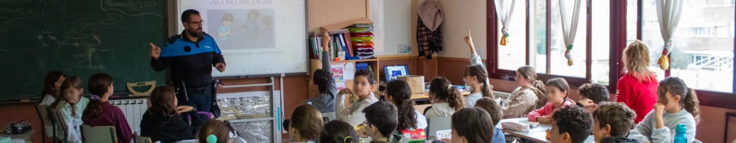 Texto Alternativo: Alcorcón pone en marcha a los Agentes Tutores para llevar la prevención a las aulas en temas como la movilidad con patinete eléctrico o el ciberbullying