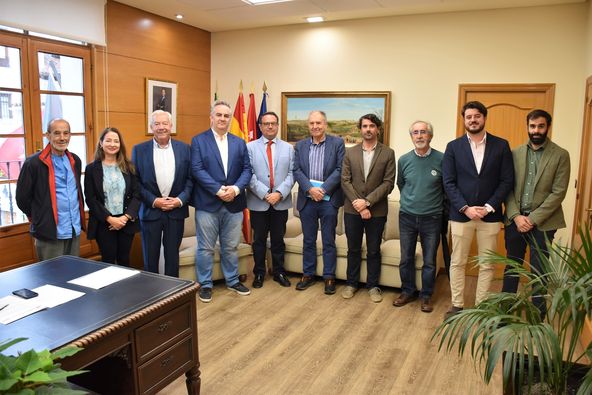 Texto Alternativo: Recibimiento a la nueva Junta de la Entidad urbanística de El Castillo