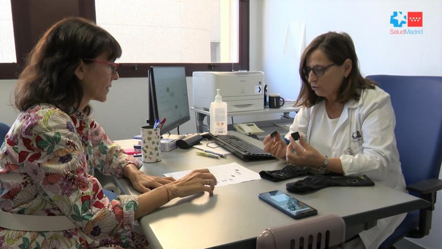 Texto Alternativo: El Hospital público de Getafe emplea calcetines 'inteligentes' para medir la progresión de la esclerosis múltiple