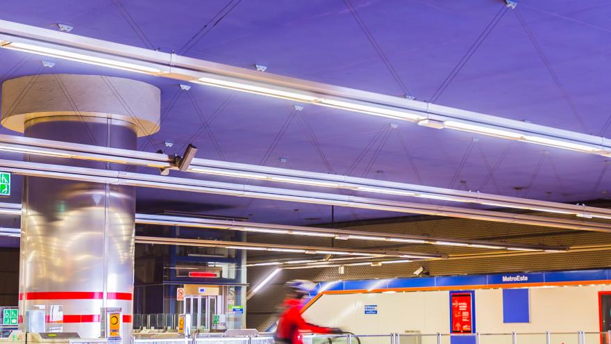 Texto Alternativo: La Comunidad de Madrid cifra en 1.500 el número de ciudadanos que accedieron en bicicleta a la red de Metro por el Día Mundial sin Coches
