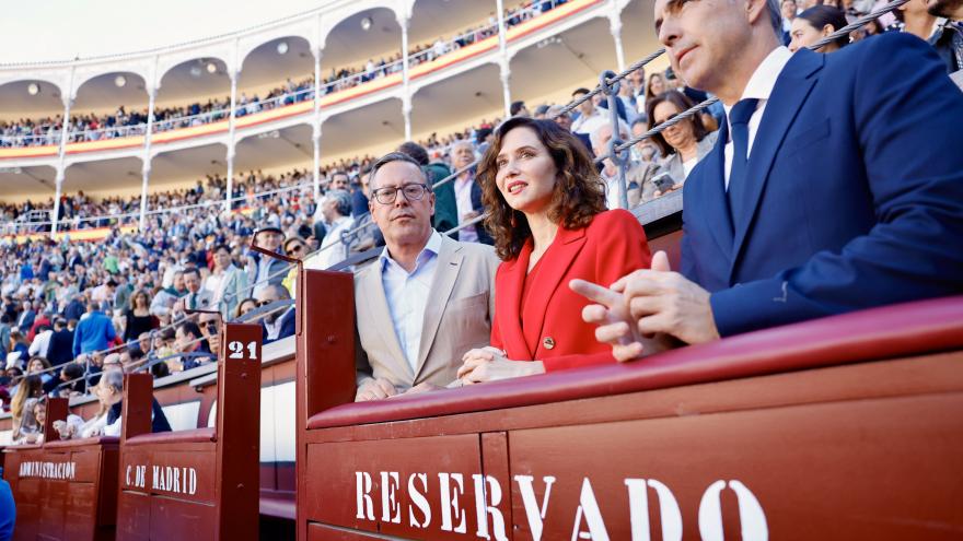 Texto Alternativo: Díaz Ayuso asiste a la despedida del diestro Enrique Ponce de la Plaza de Las Ventas