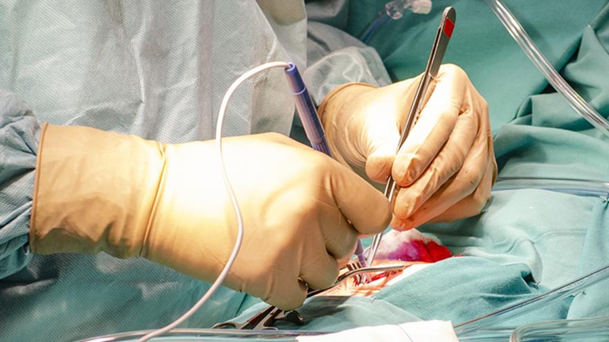 Texto Alternativo: La Unidad de Cirugía de Trauma y Urgencias del Hospital público Gregorio Marañón recibe la acreditación de la Asociación Española de Cirujanos