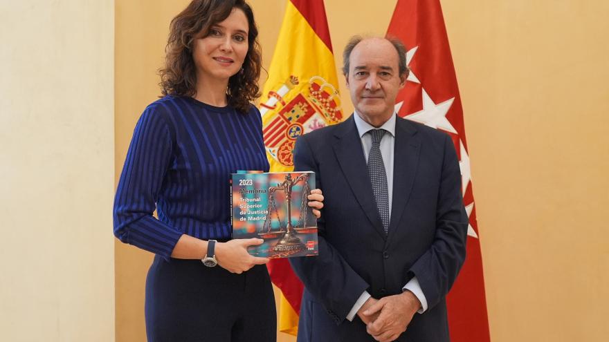 Texto Alternativo: Díaz Ayuso recibe la Memoria de actividades 2023 del Tribunal Superior de Justicia de Madrid