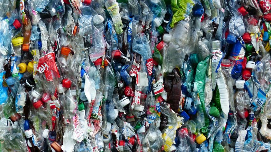 Texto Alternativo: La Comunidad de Madrid obtiene plásticos más fuertes, ligeros y reciclables mediante nanotubos de carbono