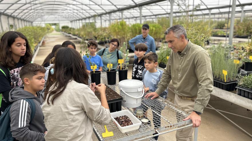 Texto Alternativo: La Comunidad de Madrid la Comunidad presenta el aula ambiental La Isla Forestal, que enseña a los escolares a proteger la flora autóctona