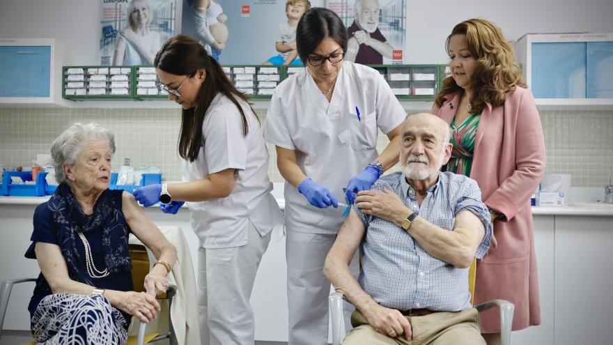 Texto Alternativo: La Comunidad comienza hoy a vacunar frente a gripe y COVID-19 a 1,6 millones de personas en centros de salud, hospitales y residencias