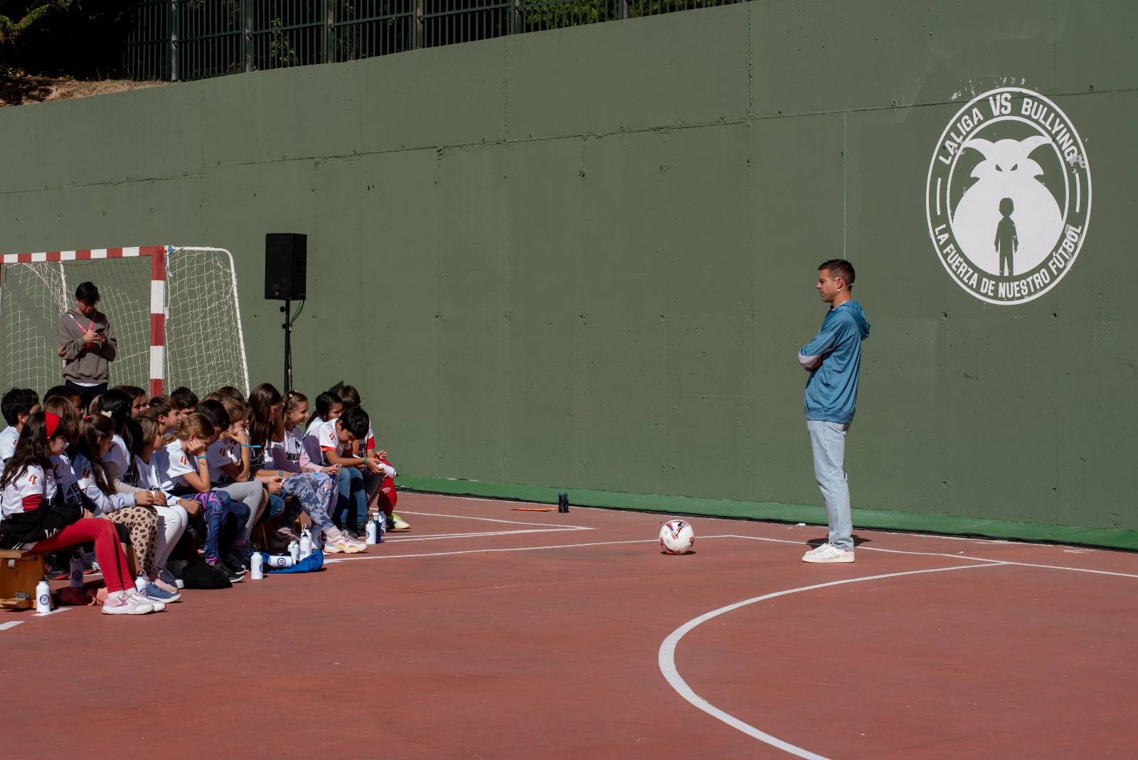 Texto Alternativo: LALIGA VS Bullying arranca en Boadilla su campaña contra el acoso en centros escolares