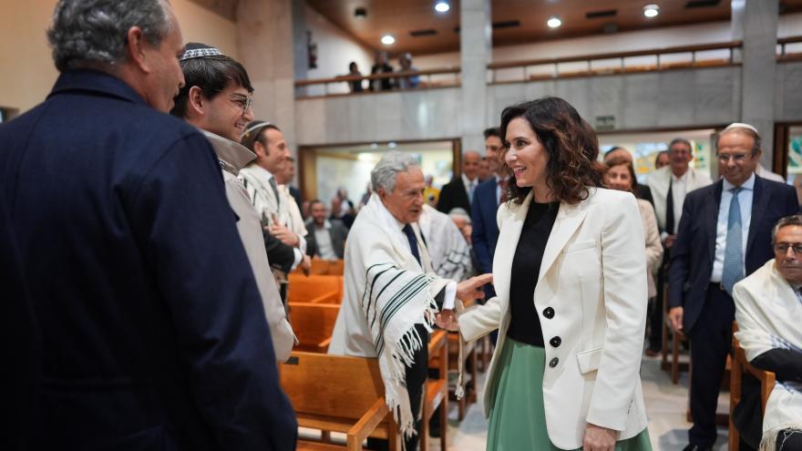 Texto Alternativo: Díaz Ayuso desea que los “sentimientos identitarios que protagonizaron los peores episodios del siglo XX no vuelvan a sembrar de odio el alma de nadie”