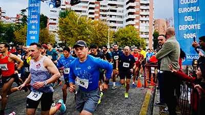 Texto Alternativo: Los mostoleños se vuelcan con la I Media Maratón Nocturna de Móstoles