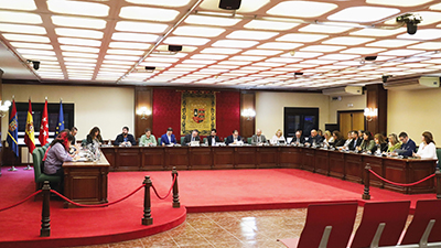 Texto Alternativo: El Pleno municipal aprueba el proyecto de Ordenanzas Fiscales 2025