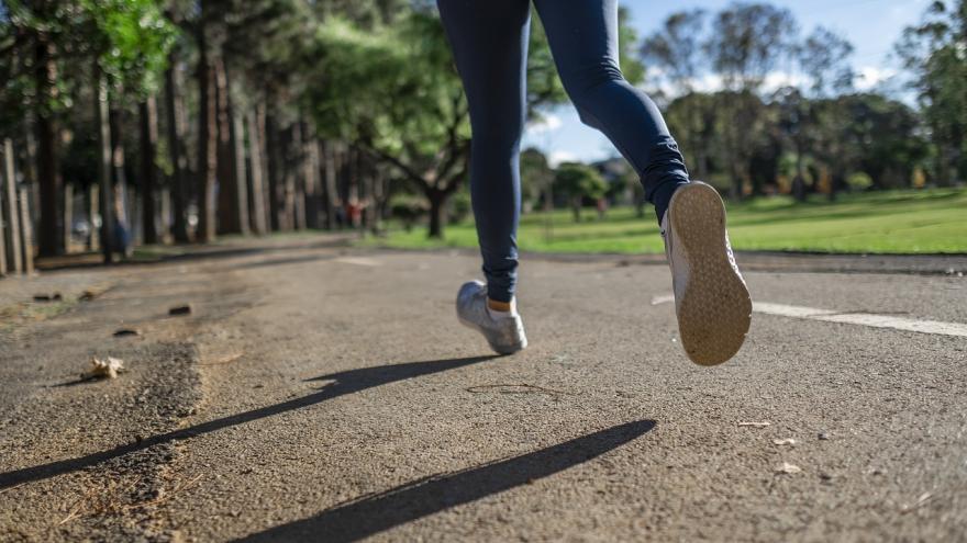 Texto Alternativo: Salud Pública de la Comunidad de Madrid patrocina la XXIII Carrera Cívico Militar Contra la Droga que se celebra el domingo 27 en la Casa de Campo