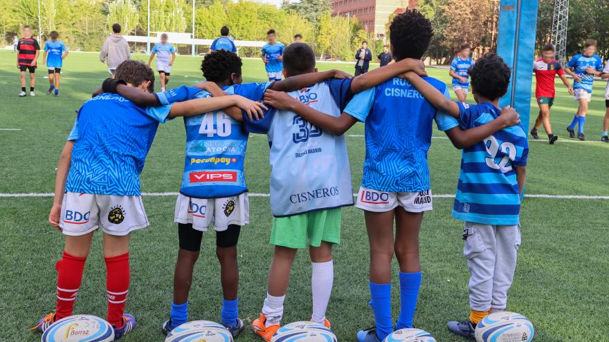 Texto Alternativo: La Comunidad de Madrid renueva el acuerdo con la Fundación Rugby Cisneros para promover la práctica de este deporte entre los menores tutelados