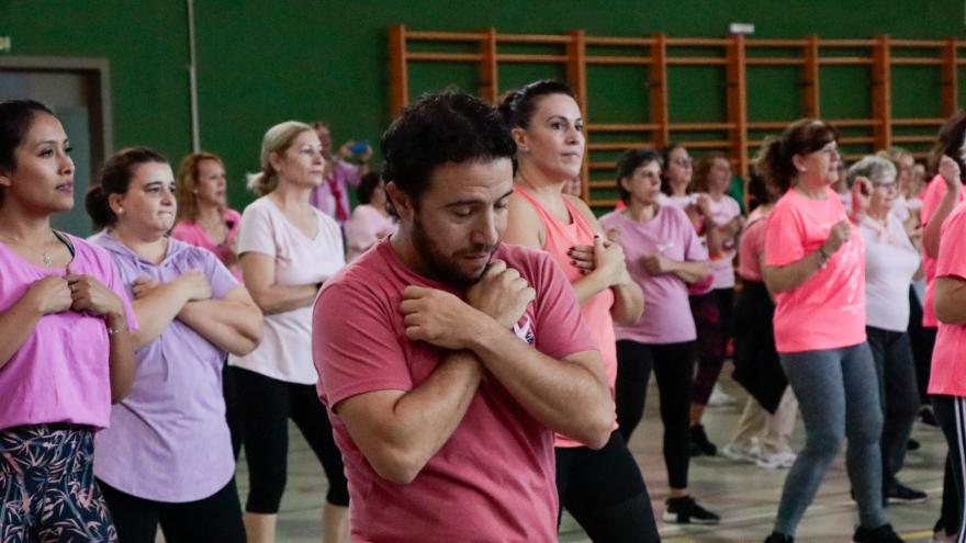 Texto Alternativo: El Hospital público Severo Ochoa celebra el Día mundial del cáncer de mama con pacientes