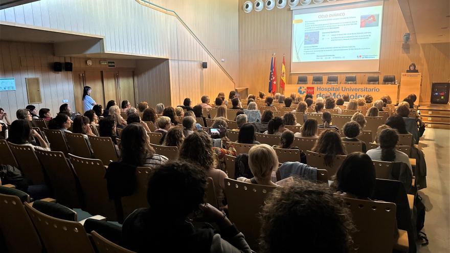 Texto Alternativo: Más de 140 mujeres acuden a un encuentro sobre menopausia organizado en el Hospital público de Móstoles