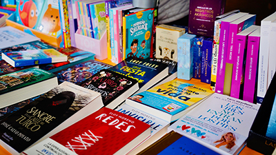 Texto Alternativo: Gran acogida de la Feria del Libro de Móstoles