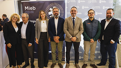 Texto Alternativo: El alcalde de Móstoles participa en la presentación de proyecto MIEB, primera aceleradora de empresas del sur de Madrid