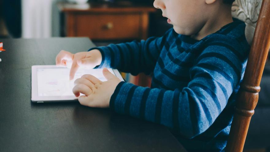 Texto Alternativo: El Hospital público Príncipe de Asturias celebra una nueva edición de sus jornadas sobre el uso de redes sociales en niños y adolescentes