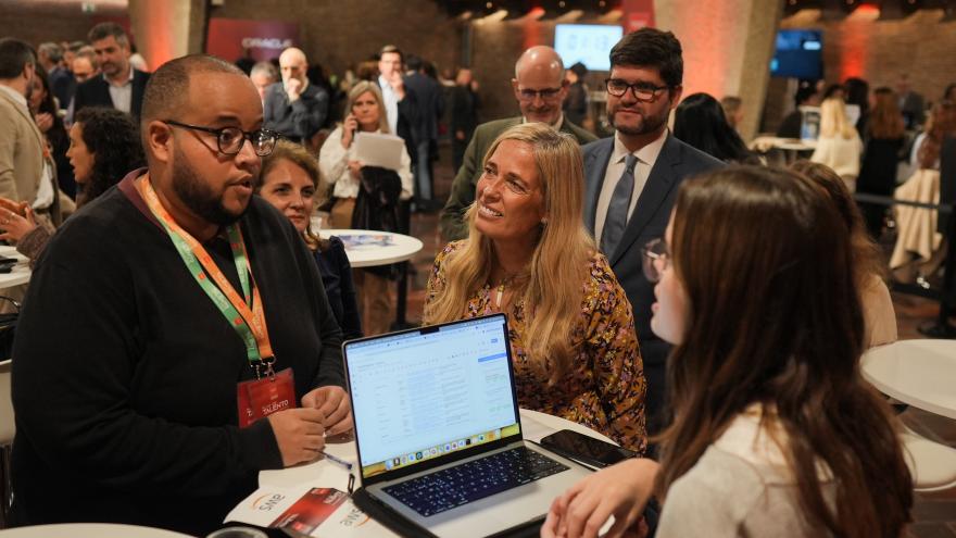Texto Alternativo: La Comunidad de Madrid reconoce a los mejores alumnos de la primera promoción del Plan de Talento Digital