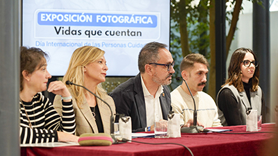 Texto Alternativo: Móstoles rinde homenaje a las personas cuidadoras