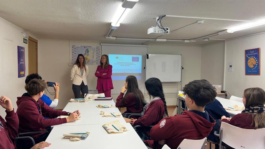 Texto Alternativo: La Comunidad de Madrid incorpora la lengua de signos, la lectura fácil y un programa para niños con TEA en sus museos y salas de exposiciones