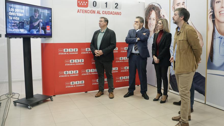 Texto Alternativo: La Comunidad de Madrid estrena su servicio 012 Contra las Drogas con asistencia especializada a personas con adicciones