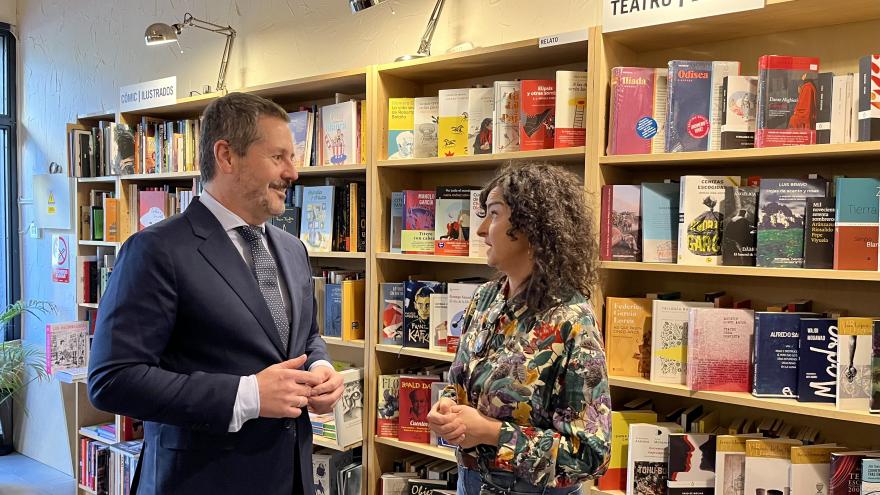 Texto Alternativo: La Comunidad de Madrid renueva el catálogo de títulos de sus bibliotecas públicas con libros adquiridos en 110 pequeñas librerías de la región