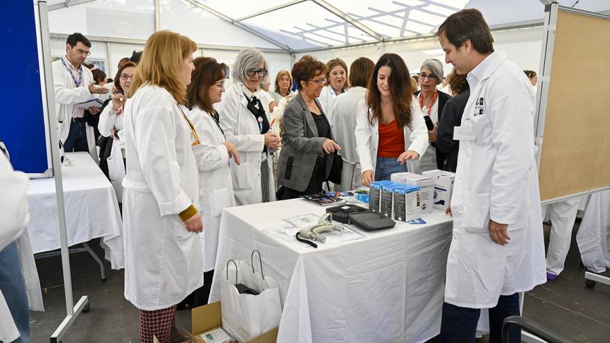 Texto Alternativo: El Hospital público Gregorio Marañón celebra la primera edición de 'VacunaFest' para incentivar la vacunación de los profesionales sanitarios