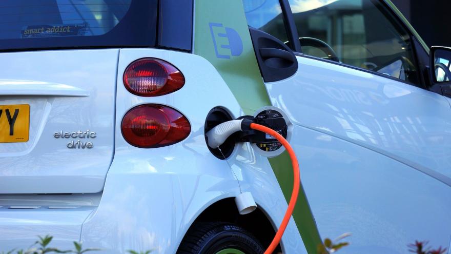 Texto Alternativo: La Comunidad de Madrid consolida su liderazgo en la gestión de las ayudas a la movilidad eléctrica con 233 millones asignados