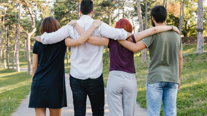 Texto Alternativo: La Comunidad de Madrid apoya y acompaña a los supervivientes de suicidio con formación específica en este tipo de duelo