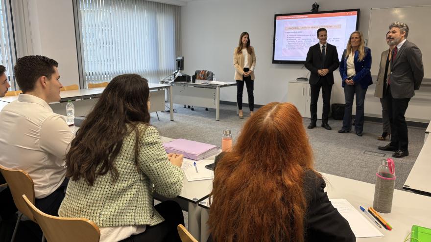Texto Alternativo: La Comunidad de Madrid aumenta un 17% los cursos de formación para empleados públicos