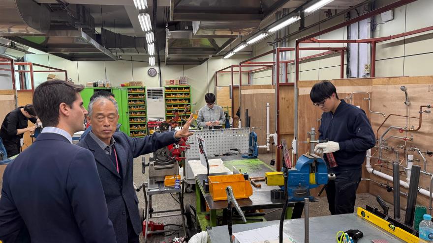 Texto Alternativo: La Comunidad de Madrid el Gobierno de la Comunidad presenta en Corea del Sur la red de Institutos Madrileños de Estudios Avanzados y el programa STEM de vocaciones científicas