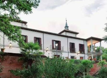 Texto Alternativo: El Descanso de Godoy idealpara celebraciones y buenamesa en un palacio histórico