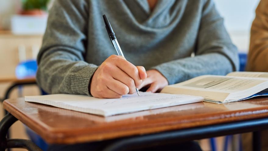 Texto Alternativo: La Comunidad de Madrid aprueba 6,75 millones para premiar el esfuerzo académico con las Becas de Excelencia