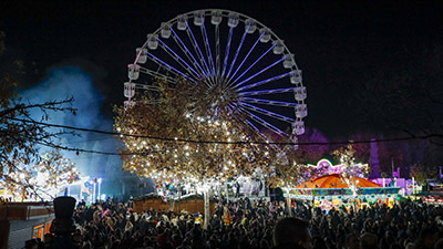 Texto Alternativo: Miles de personas se impregnan del espíritu navideño con el encendido de la Navidad y la magia, ocio y diversión de Navipark Madrid