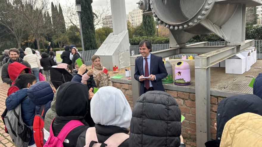 Texto Alternativo: La Comunidad de Madrid participa en la campaña La Magia de reciclar vidrio para concienciar sobre el cuidado del medio ambiente
