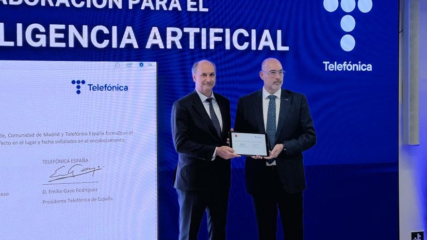 Texto Alternativo: La Comunidad de Madrid firma un protocolo con Telefónica para mejorar con Inteligencia Artificial los servicios que se prestan a los ciudadanos