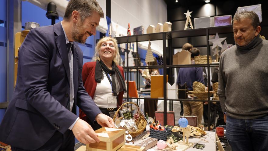 Texto Alternativo: La Comunidad de Madrid celebra el tradicional mercadillo navideño con más de 200 productos elaborados por menores infractores