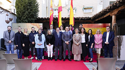 Texto Alternativo: El alcalde de Móstoles participa en la lectura conjunta de la Constitución para conmemorar el 46º aniversario de la Carta Magna