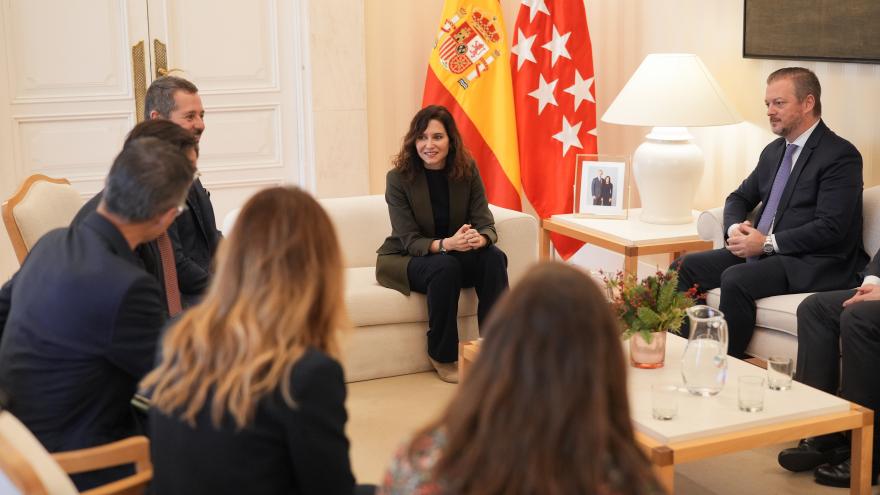 Texto Alternativo: Díaz Ayuso mantiene un encuentro en la Real Casa de Correos con el presidente del Comité Paralímpico Internacional (CPI)
