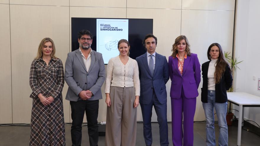 Texto Alternativo: La Comunidad de Madrid el Gobierno de la Comunidad presenta la nueva guía de recursos públicos para coordinar la atención a personas sin hogar