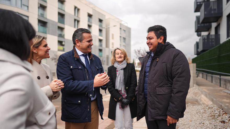 Texto Alternativo: La Comunidad de Madrid entrega 146 nuevas viviendas del Plan Vive en Alcalá de Henares destinadas a alquiler a precio asequible